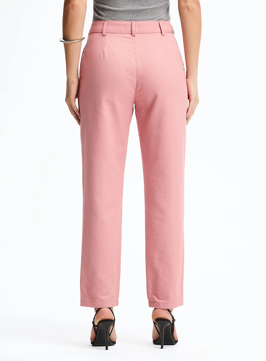 Calça Alfaiataria Cenoura Com Passantes Para Cinto Rosa 4