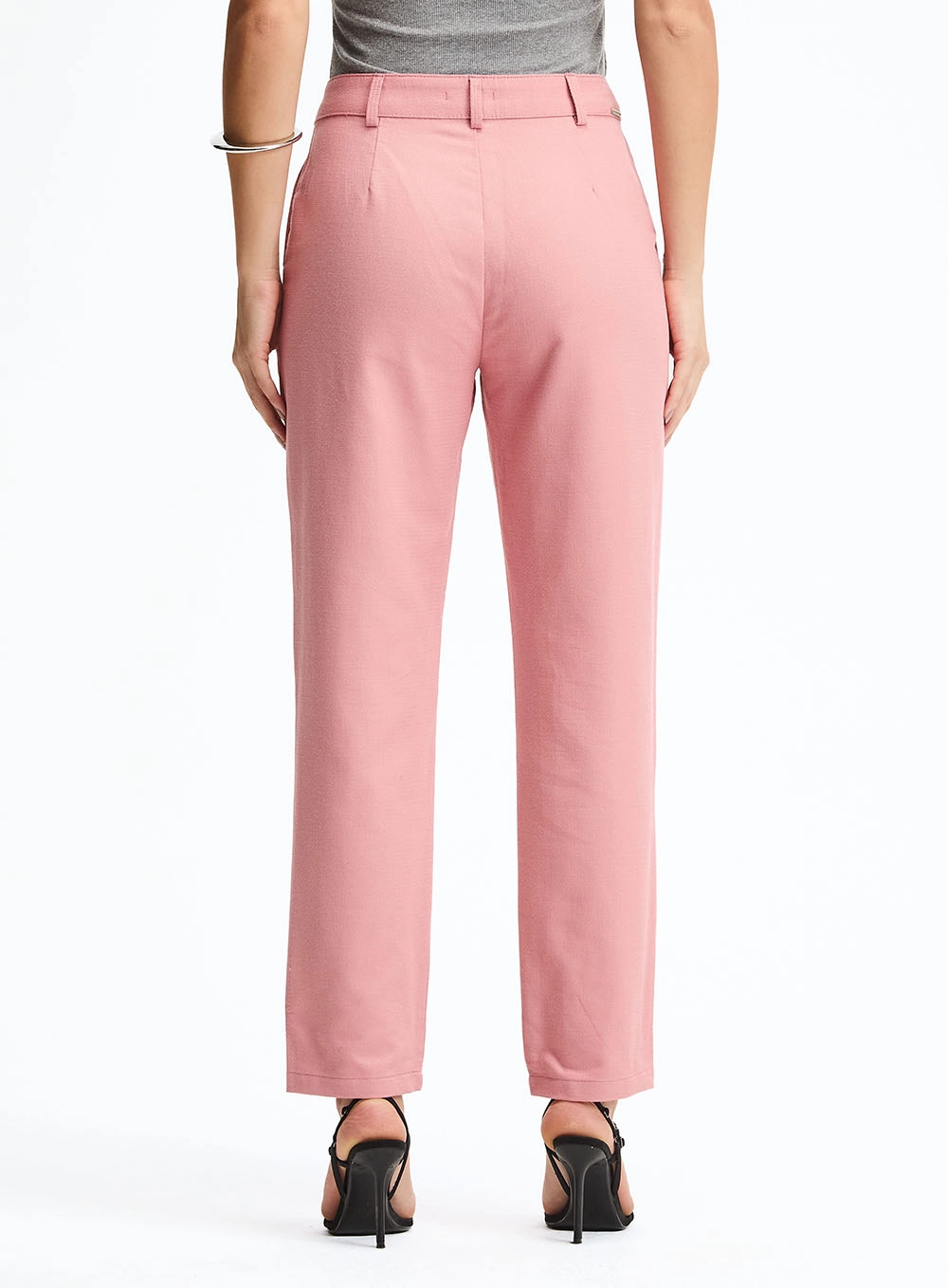 Calça Alfaiataria Cenoura Com Passantes Para Cinto Rosa 4