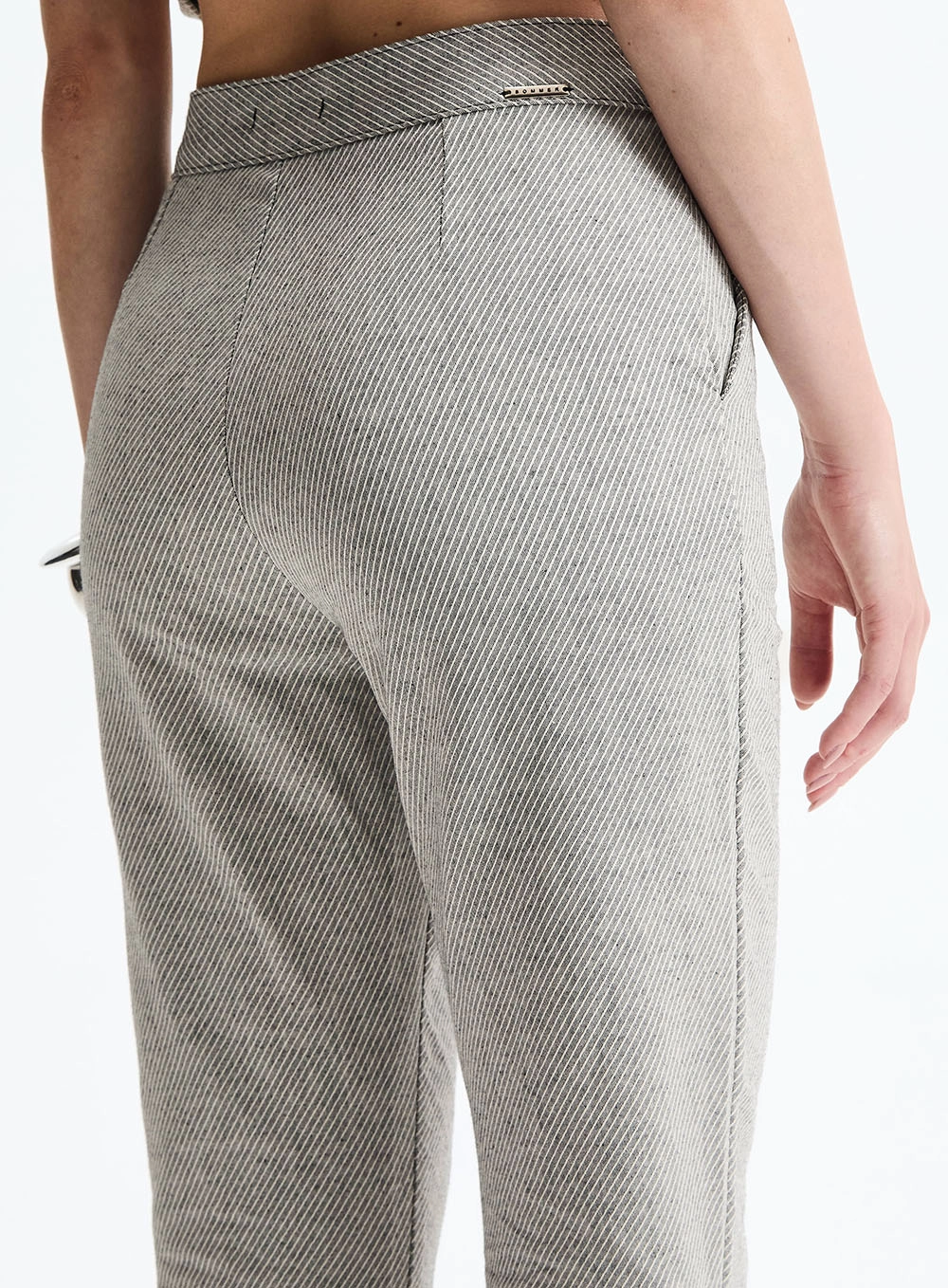 Calça Alfaiataria Cenoura Cintura Média Cinza 3
