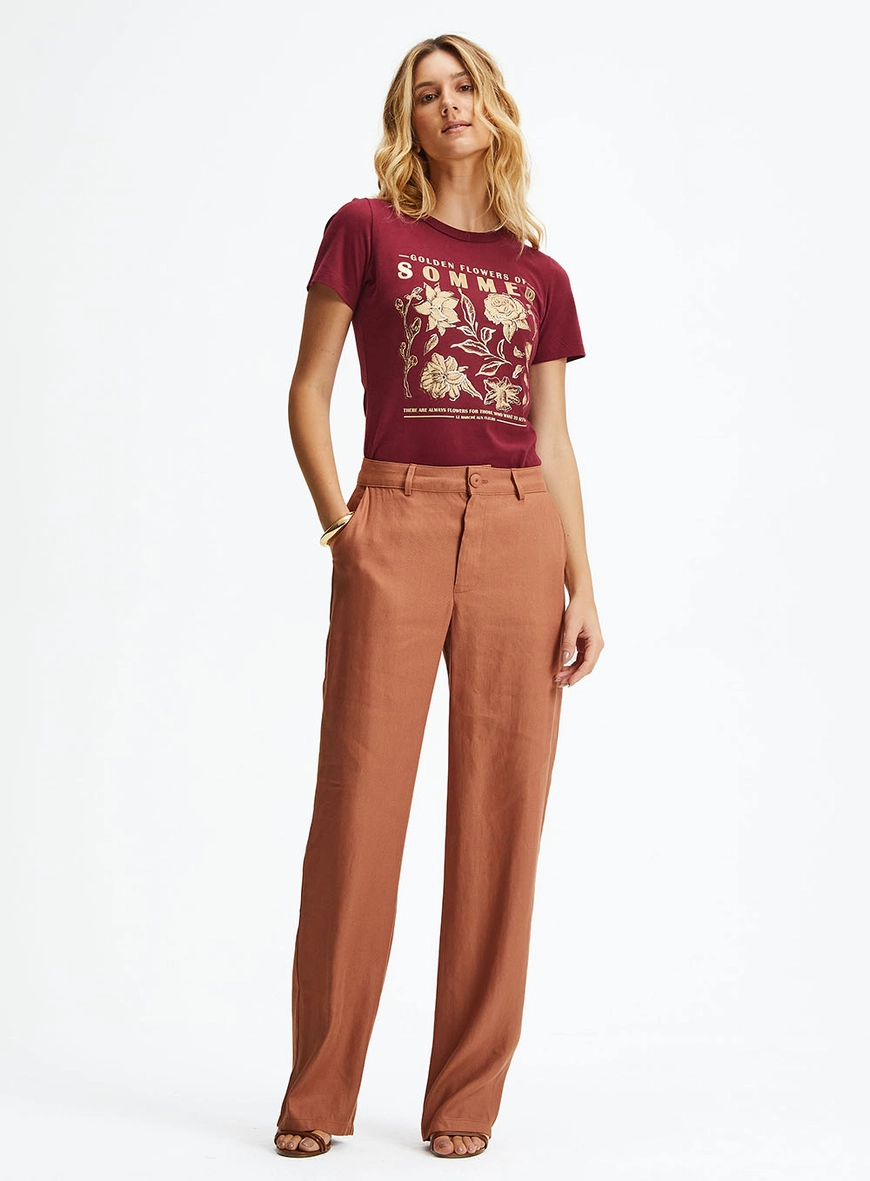 Camiseta Feminina Slim Estampada Bordô 4