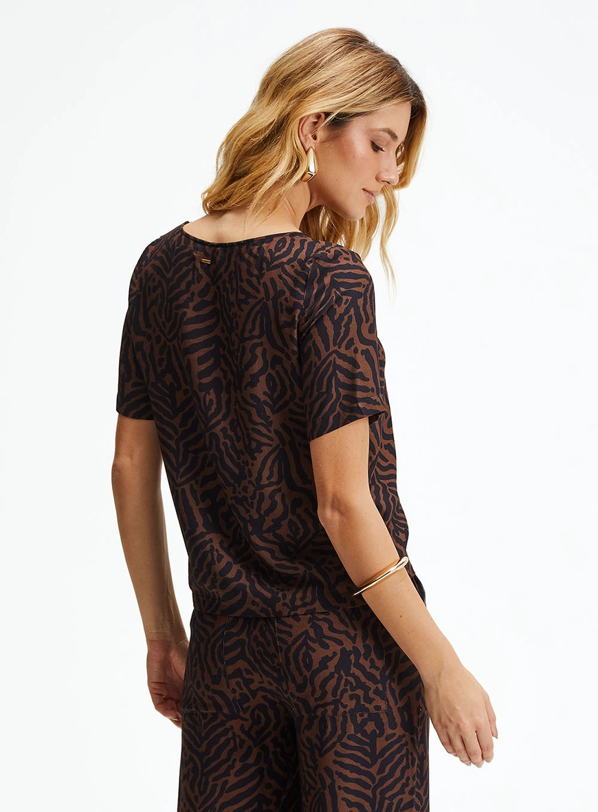 Camiseta Comfort Estampada Com Decote Canoa Estampados 4