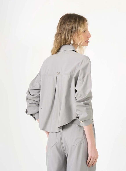Camisa Oversized Manga Longa Com Bolsos Embutidos