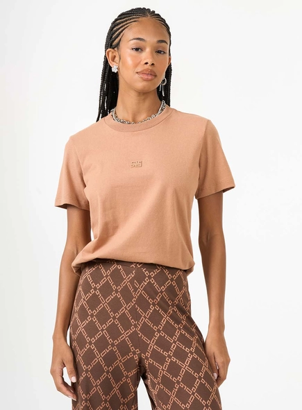 Camiseta Regular Básica Com Detalhe Minimalista