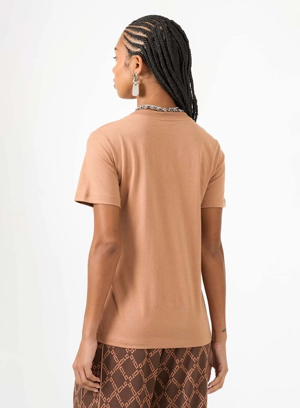 Camiseta Regular Básica Com Detalhe Minimalista