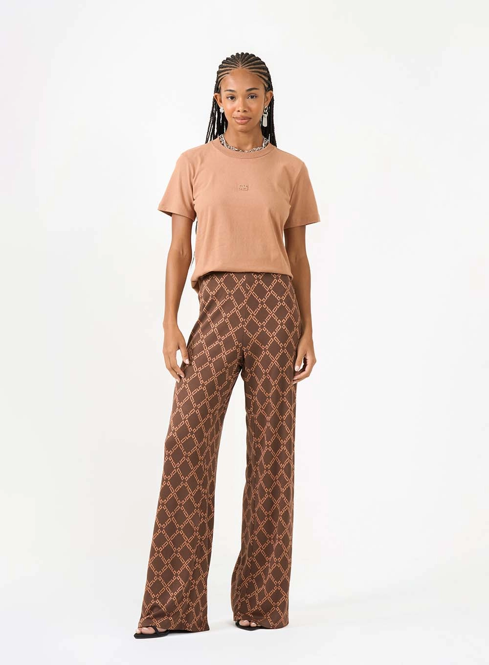 Camiseta Regular Básica Com Detalhe Minimalista Marrom 4