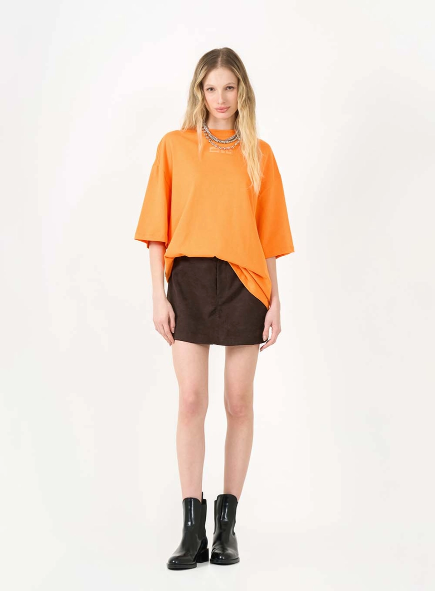 Camiseta Básica Super Oversized Com Detalhe Laranja 3