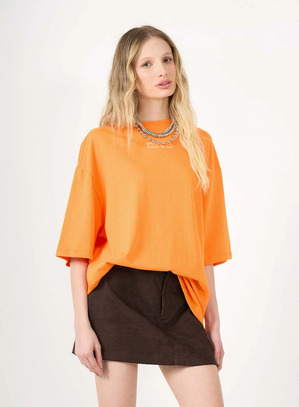 Camiseta Básica Super Oversized Com Detalhe Laranja 1