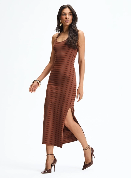 Vestido Midi Slim Com Fenda Lateral