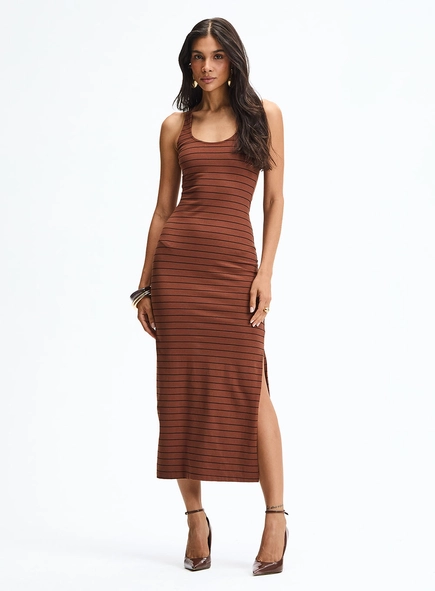 Vestido Midi Slim Com Fenda Lateral