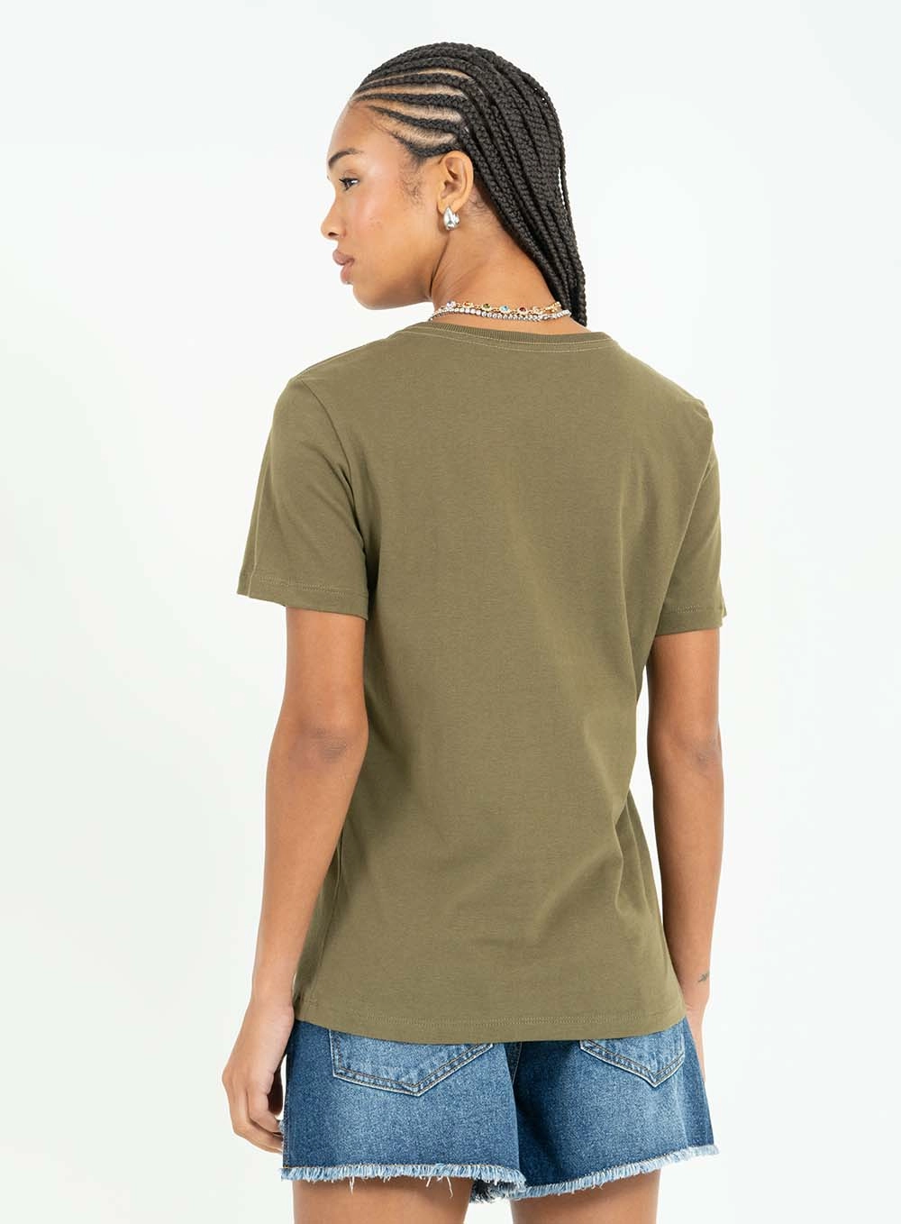 Camiseta Básica Regular Com Detalhe Emboss Verde 2