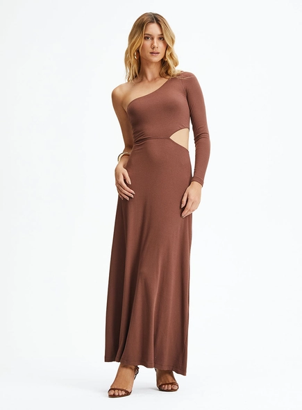 Vestido Longo Evasê Com Decote Assimétrico
