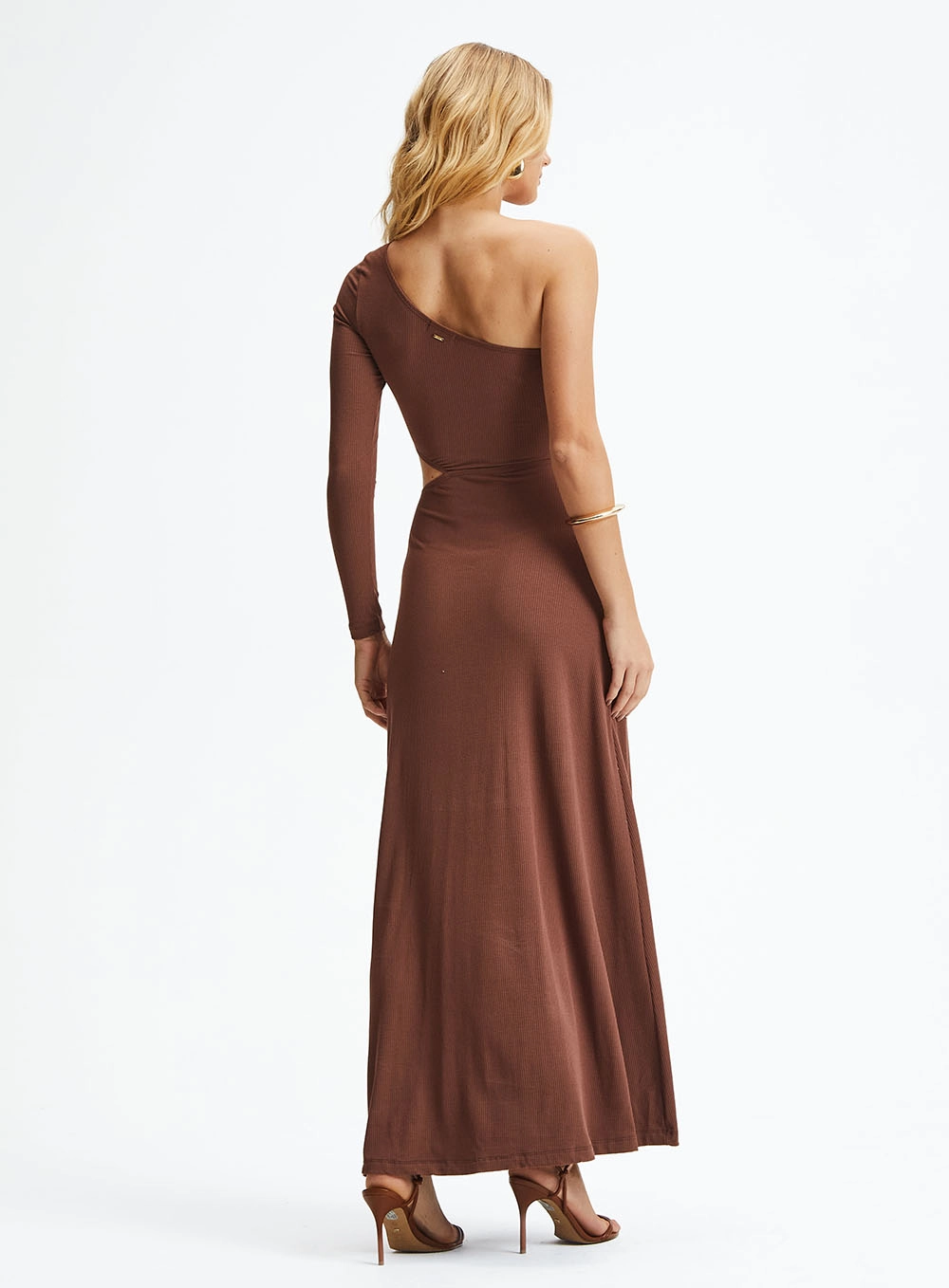 Vestido Longo Evasê Com Decote Assimétrico Marrom 4