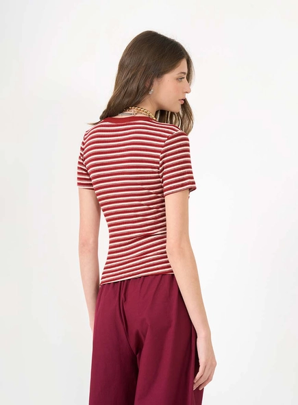 Camiseta Baby Look Estampada Gola Contrastante