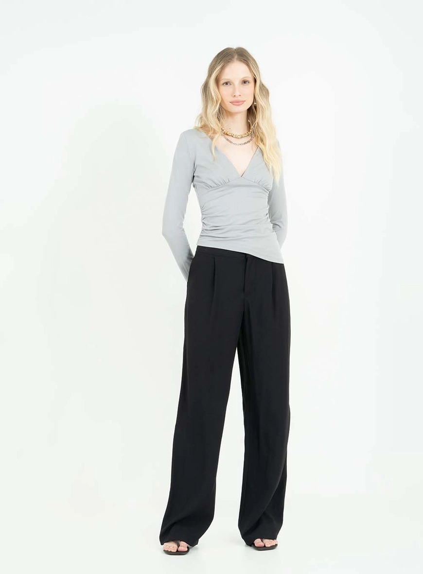 Blusa Assimétrica Small Com Decote V Cinza 3