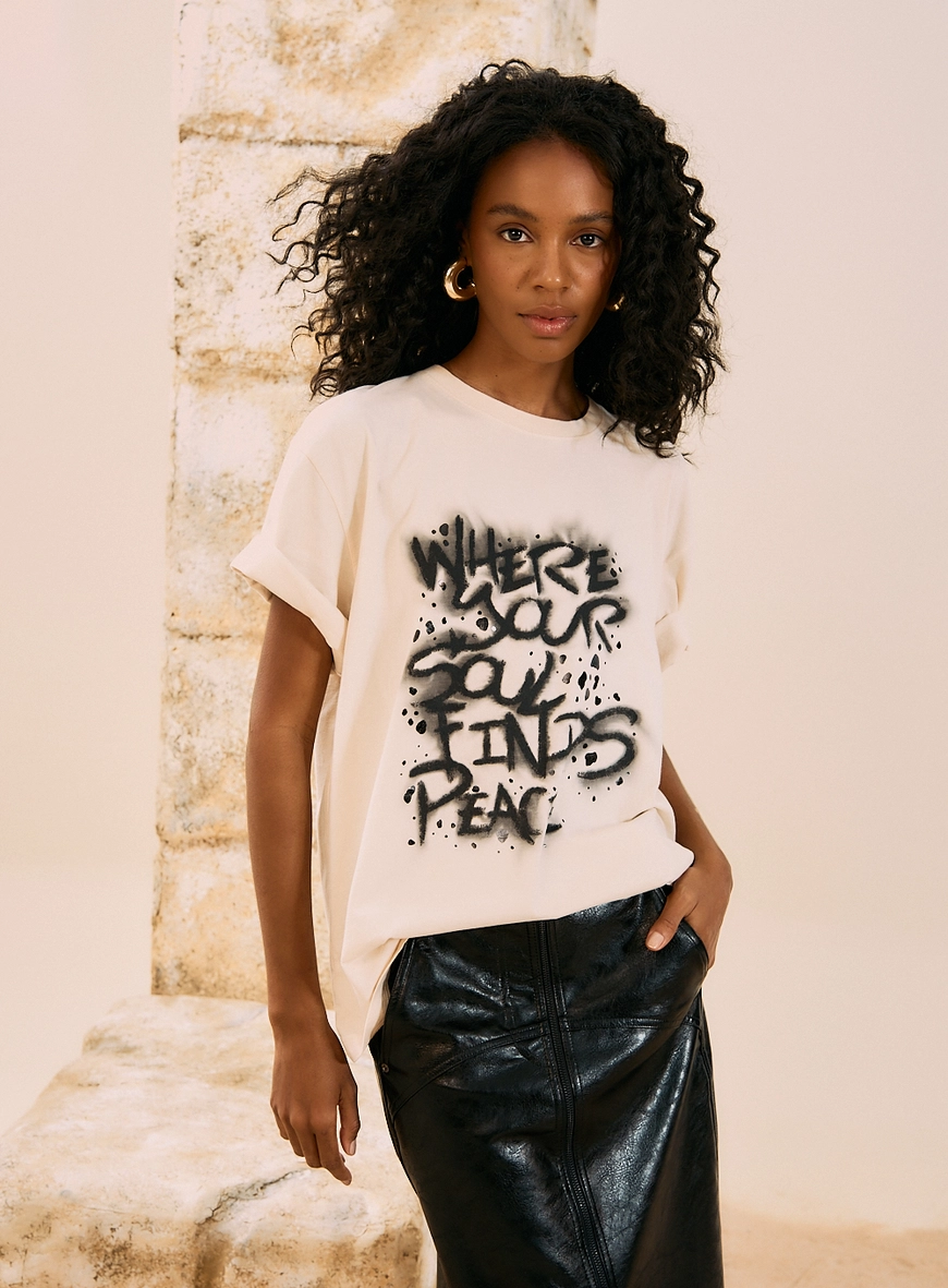 Camiseta Manga Curta Com Estampa Frontal Bege 1