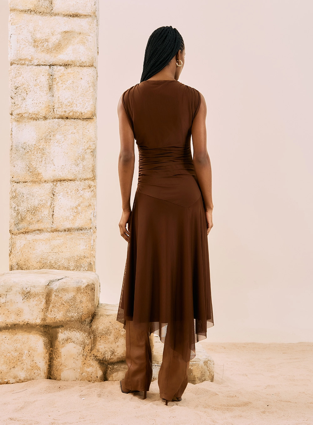 Vestido Midi Em Tule Assimétrico Marrom 3
