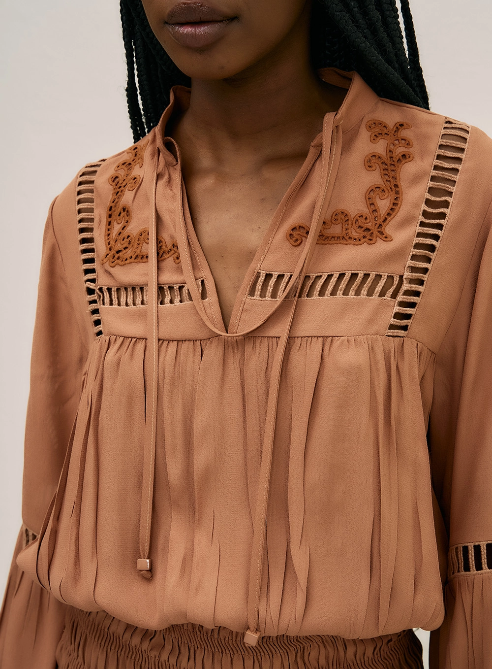 Vestido Curto Boho Richelieu Marrom 2