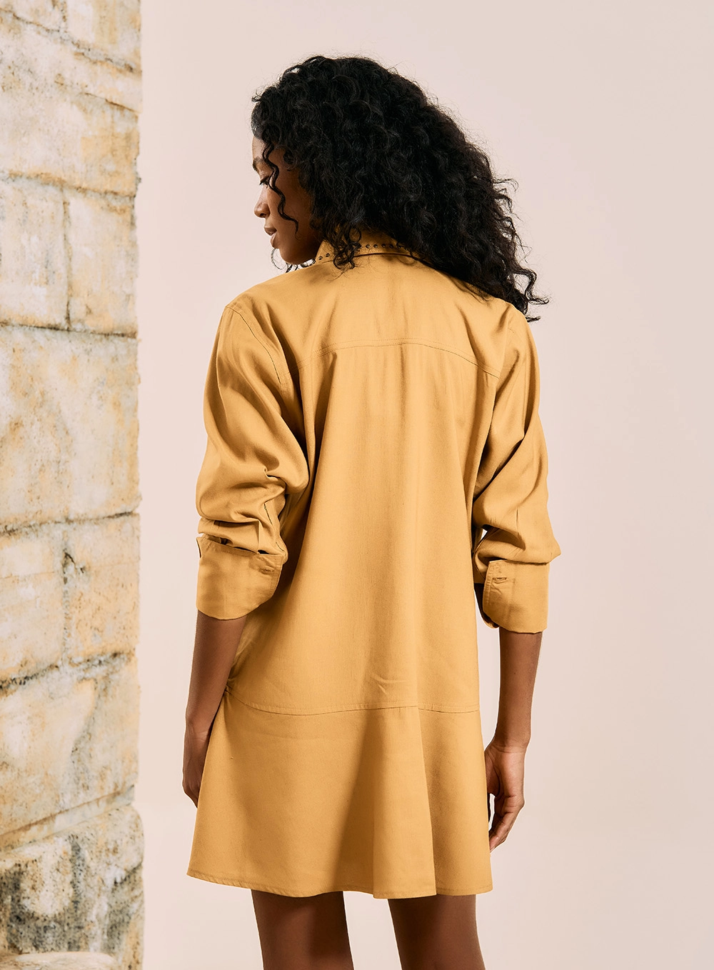 Vestido Curto Chemisier Com Aplicação Amarelo 3