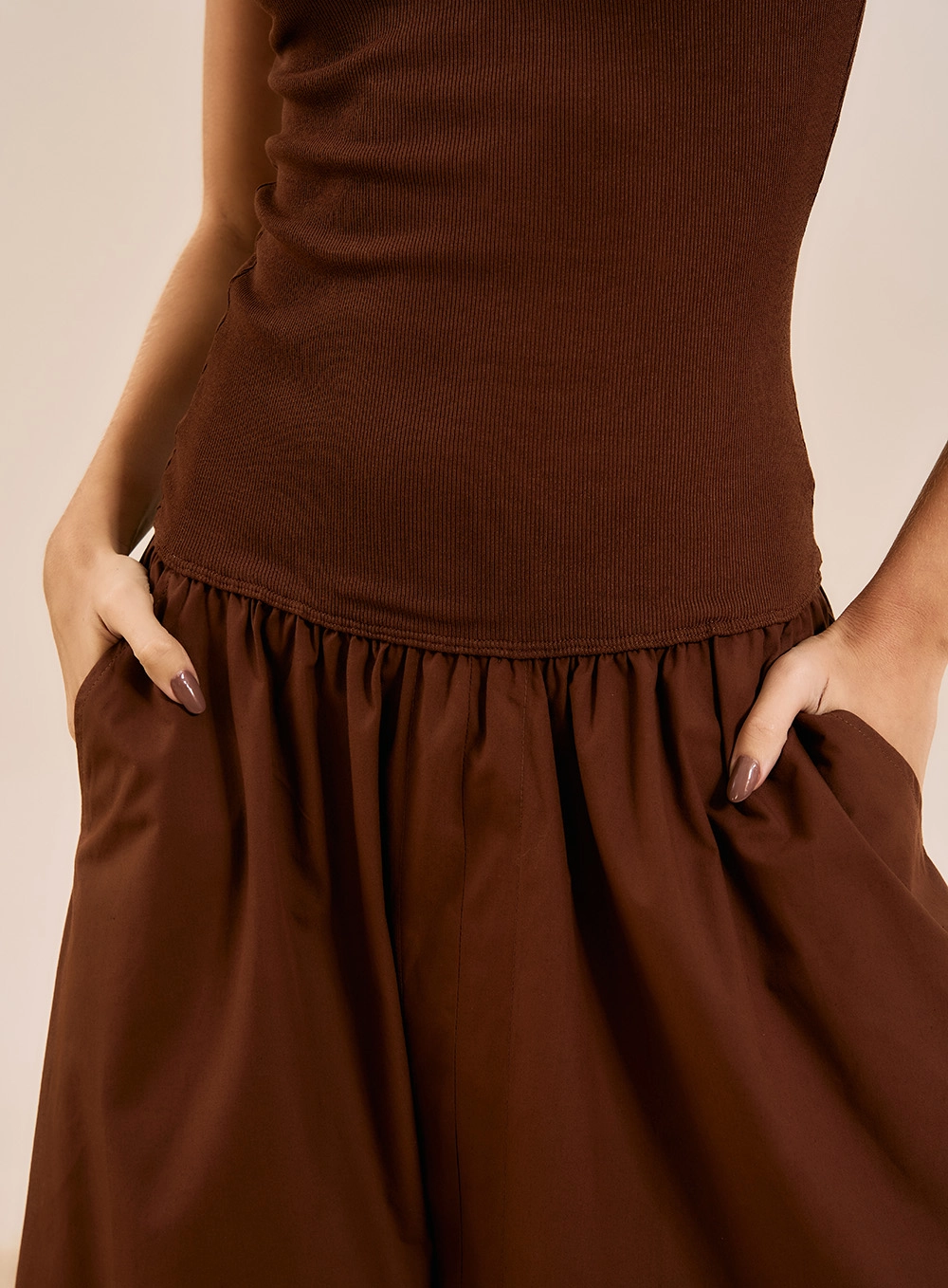 Vestido Midi De Um Ombro Só Canelado Marrom 4