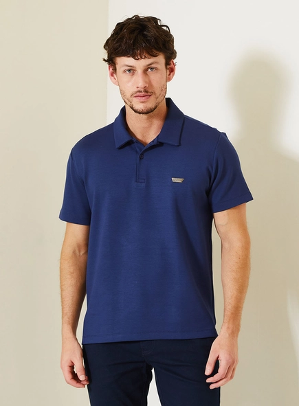 Polo Masculina New Com Detalhe Minimalista