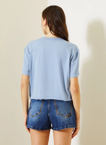 Camiseta Feminina Boy Com Detalhes