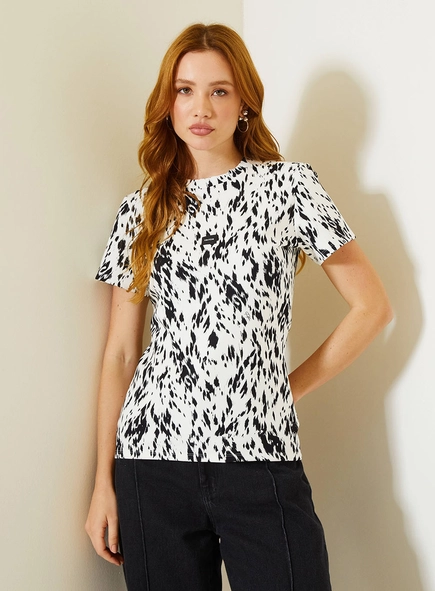 Camiseta Slim Estampada Com Manga Curta
