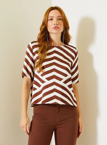 Camiseta Comfort Estampada Com Manga Média