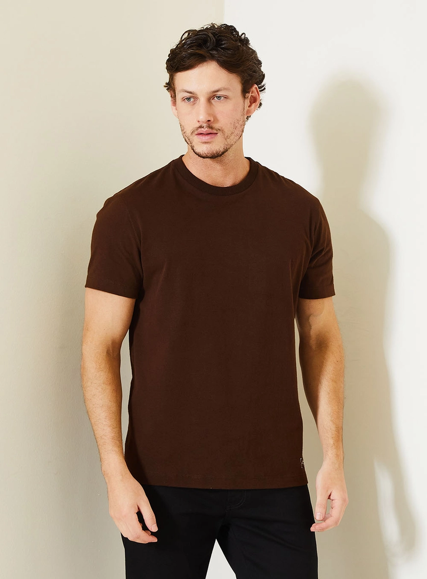 Camiseta Fit Com Gola Redonda E Barra Reta Marrom 1