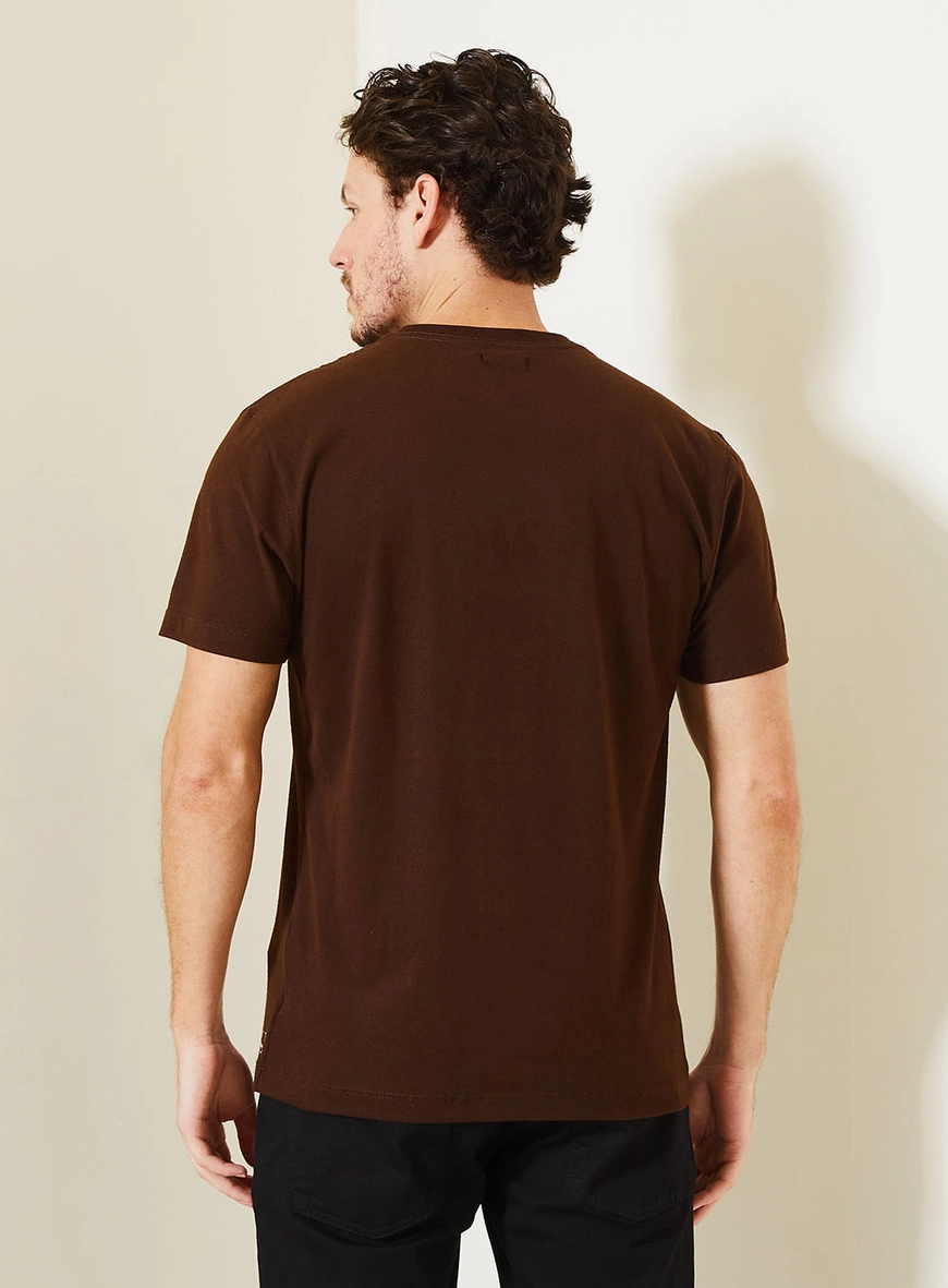 Camiseta Fit Com Gola Redonda E Barra Reta Marrom 3