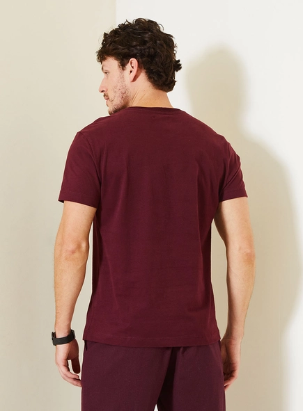 Camiseta Fit De Malha Com Estampa Em Sobreposição