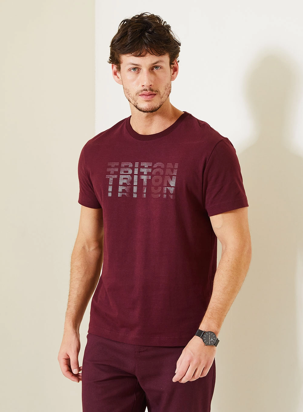 Camiseta Fit De Malha Com Estampa Em Sobreposição Bordô 1