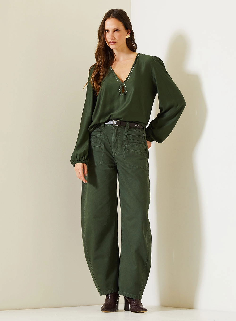 Blusa Comfort Decote V E Recorte Gota Com Apliques Verde 4