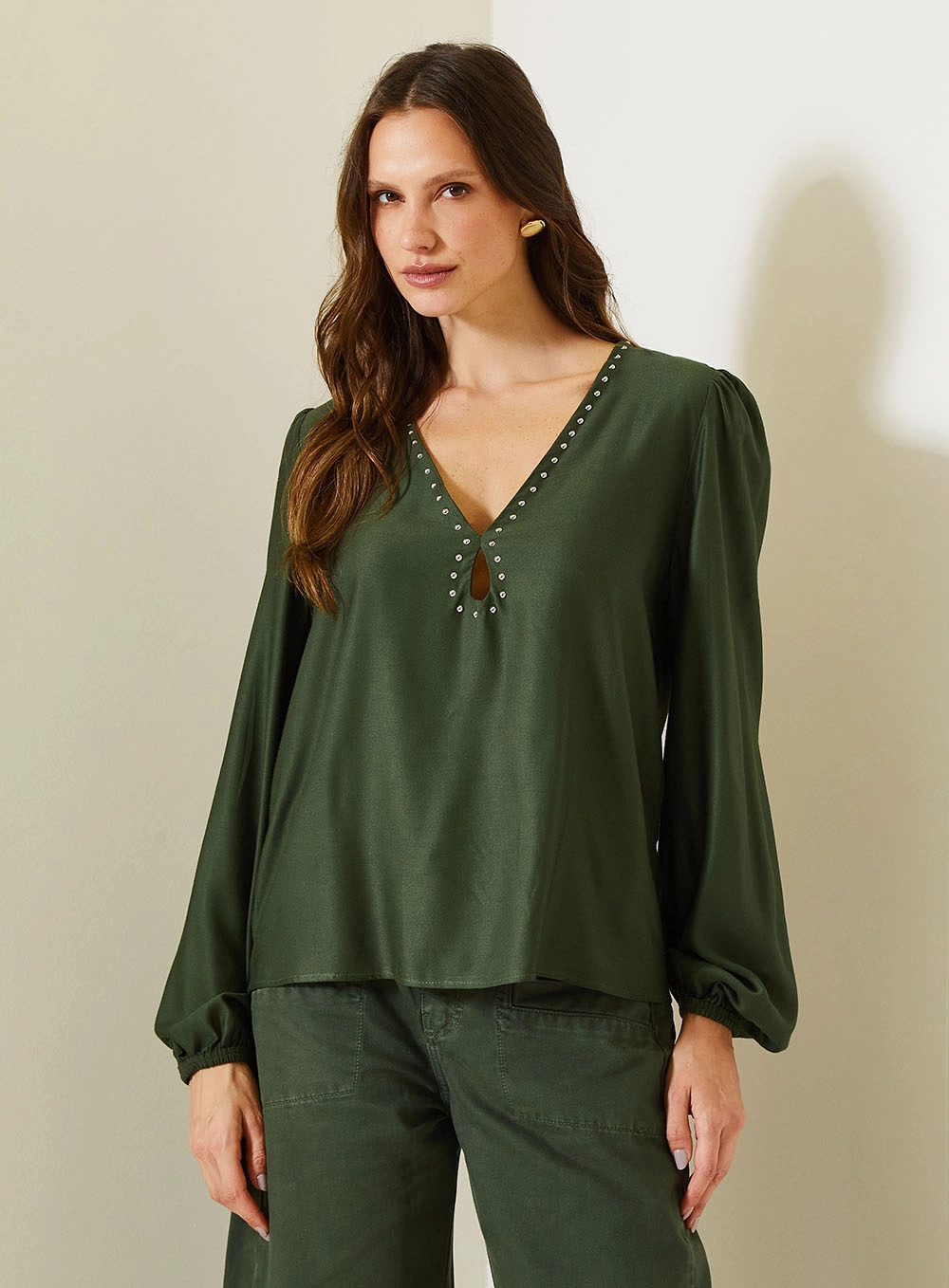 Blusa Comfort Decote V E Recorte Gota Com Apliques Verde 1