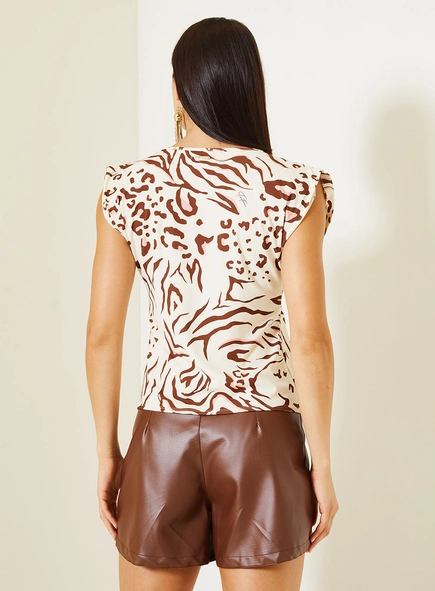 Blusa Estampada Slim Com Cava Ampla