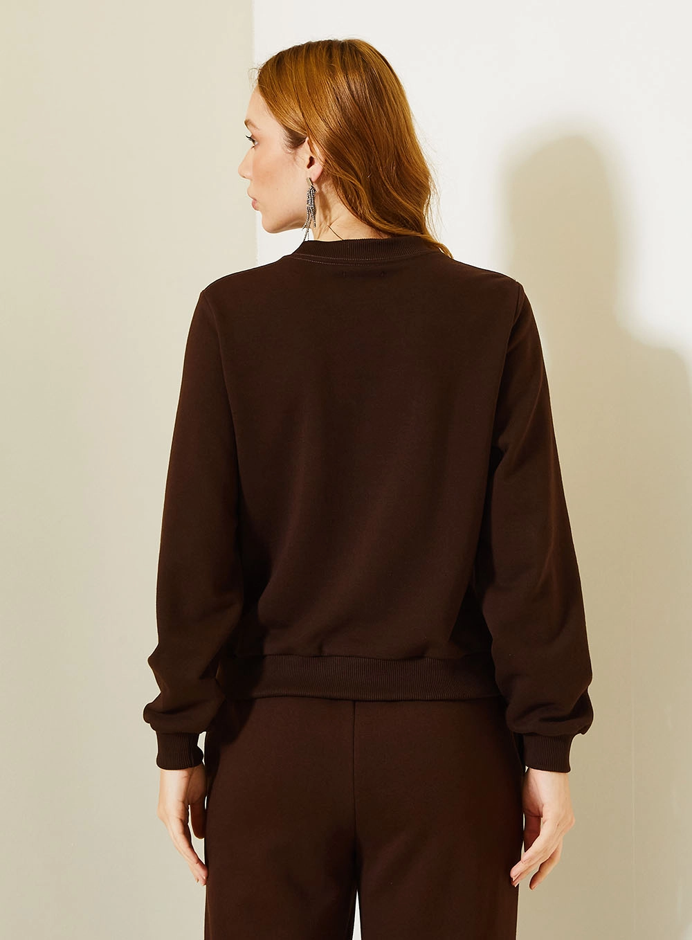 Blusão Comfort Feminino Com Gola Careca Marrom 3