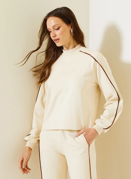 Blusão Comfort Com Linha Raglan E Gola Alta Reta