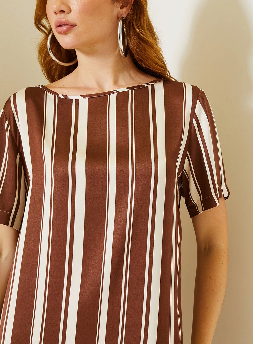 Vestido Curto Comfort Com Mangas Curtas Estampados 3