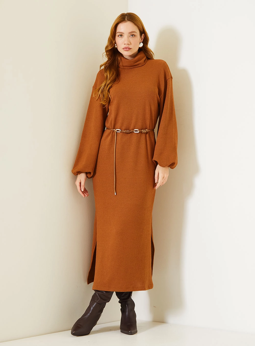 Vestido Midi Comfort Com Gola Alta E Mangas Amplas Marrom 2