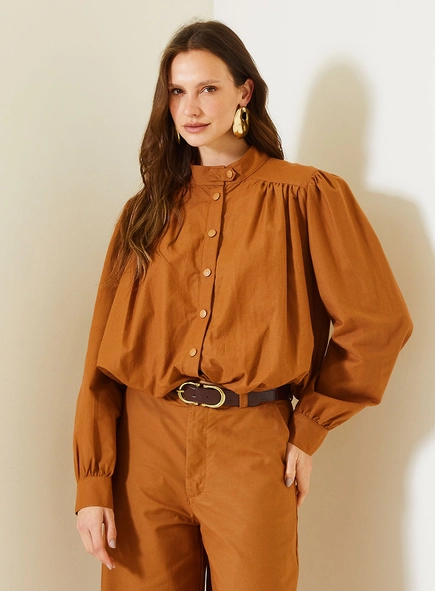 Casaco Feminino Com Gola Padre E Mangas Bufantes