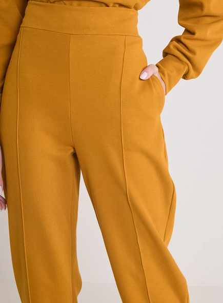 Calça Cenoura De Cintura Alta Com Nervura