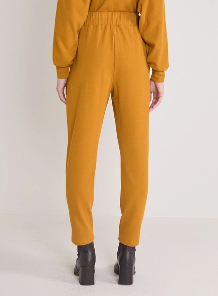 Calça Cenoura De Cintura Alta Com Nervura