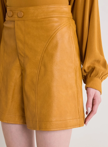 Short Reto Pu