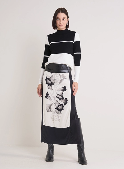 Saia Midi Estampada Com Fenda Lateral