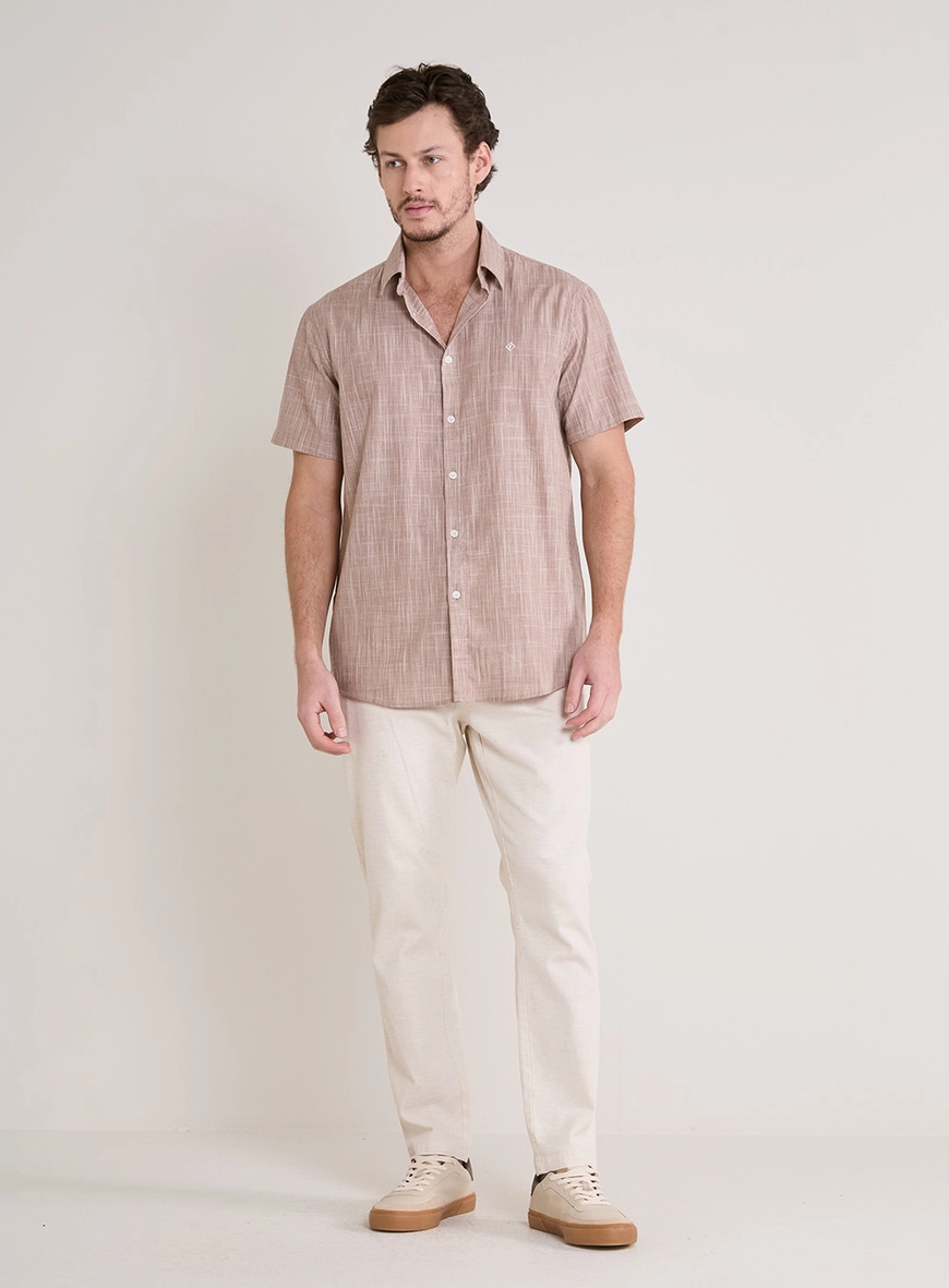 Camisa Masculina Relax Manga Curta Com Detalhes Estampados