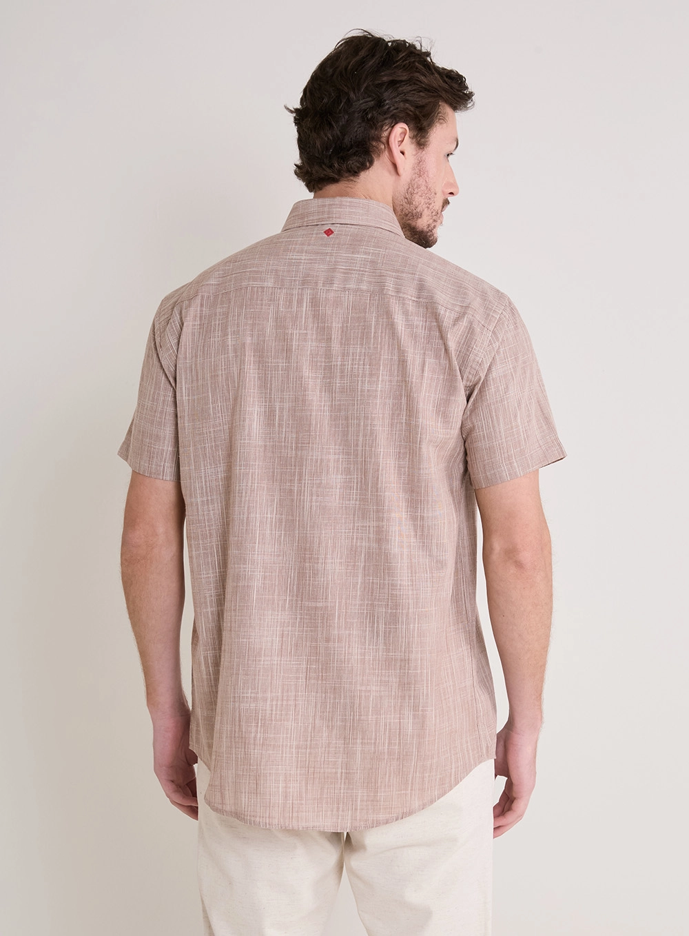 Camisa Masculina Relax Manga Curta Com Detalhes Estampados 2