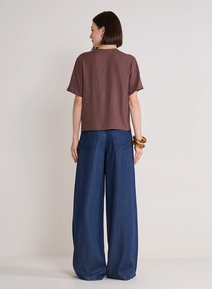 Camiseta Feminina Reta Com Decote V