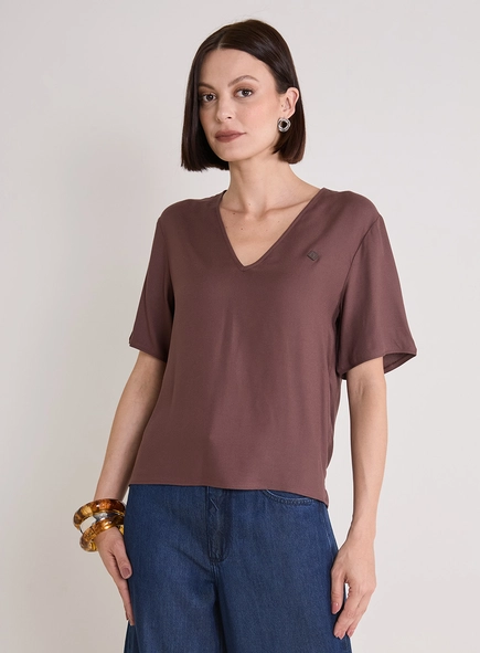 Camiseta Feminina Reta Com Decote V
