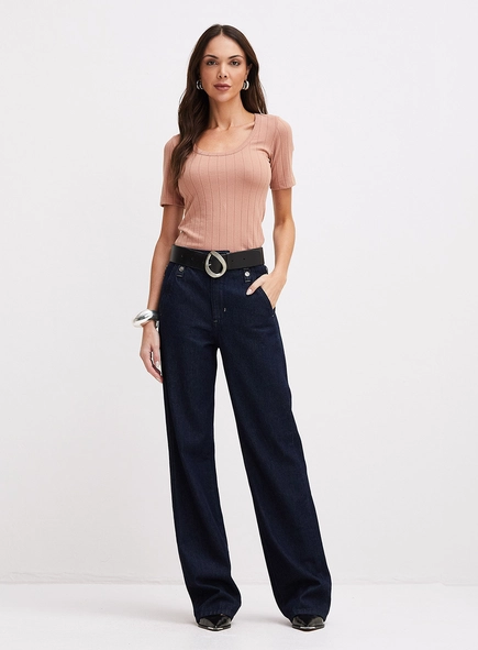 Blusa Básica Com Decote U E Mangas Alongadas