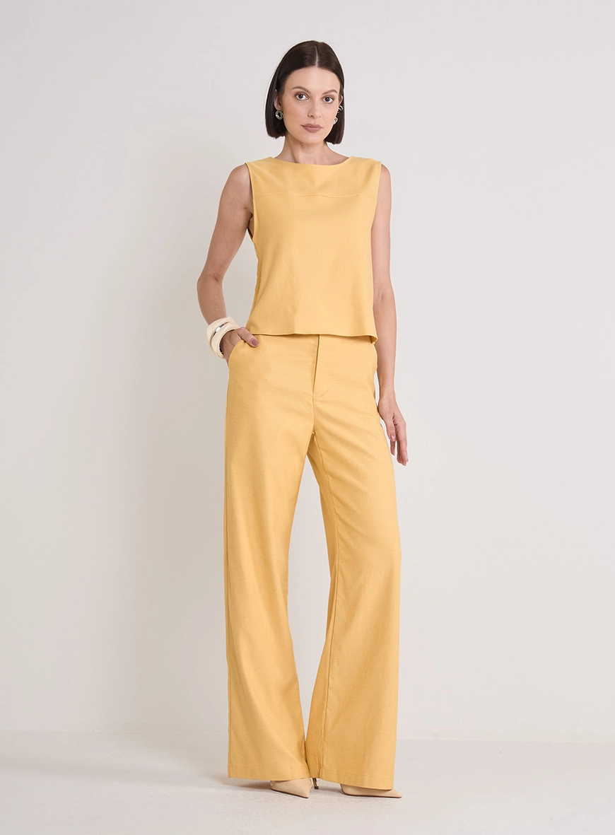 Blusa Reta Alfaiataria Decote Canoa Amarelo