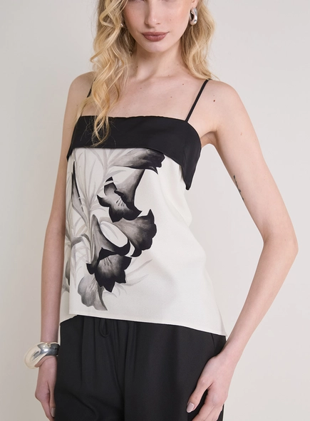 Blusa Estampada Com Decote Reto